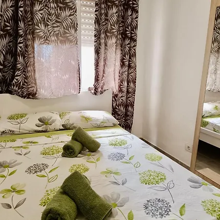 Con Piscina En Apartament *