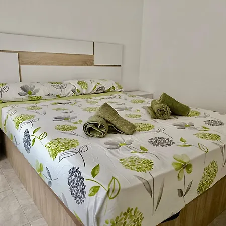 Con Piscina En * Адехе