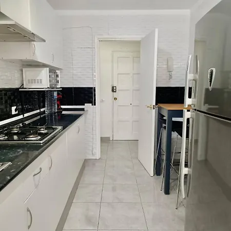 Apartament Con Piscina En *